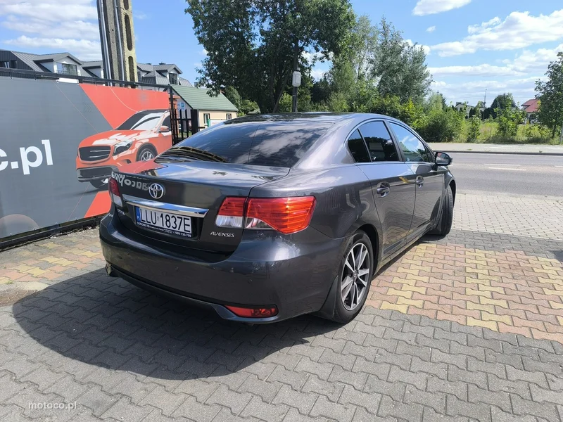 Toyota Avensis T27 6