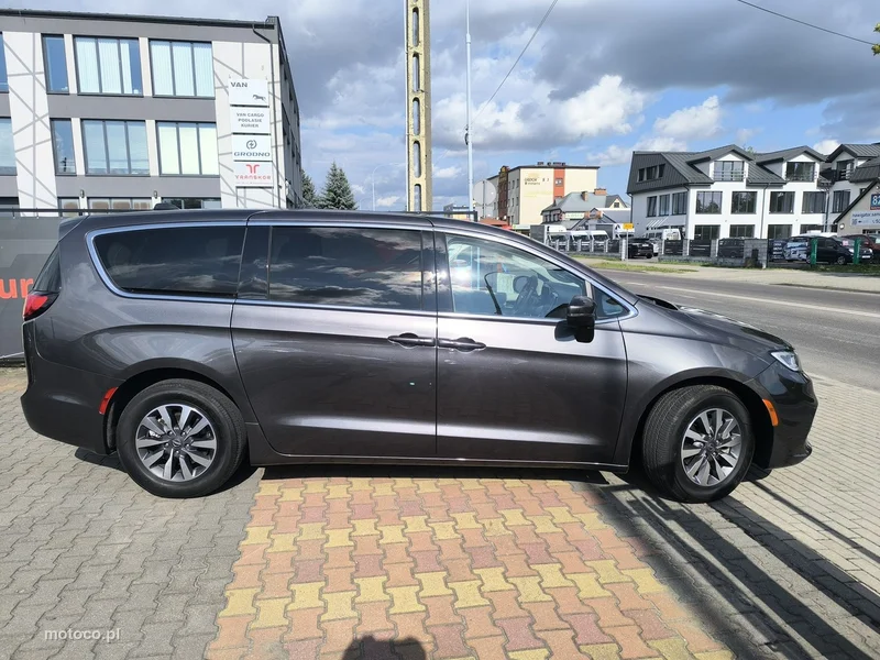 Chrysler Pacifica 2