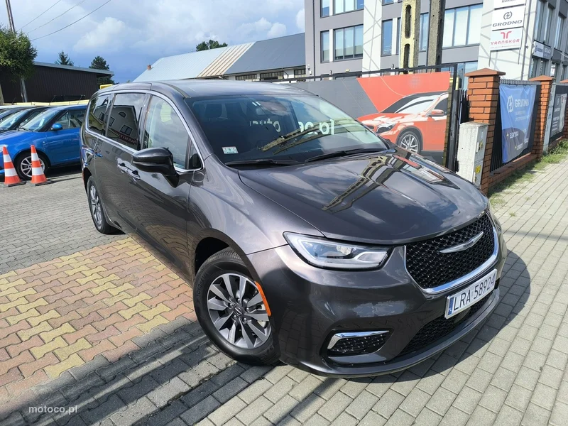 Chrysler Pacifica 12