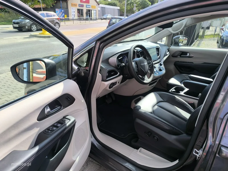 Chrysler Pacifica 13