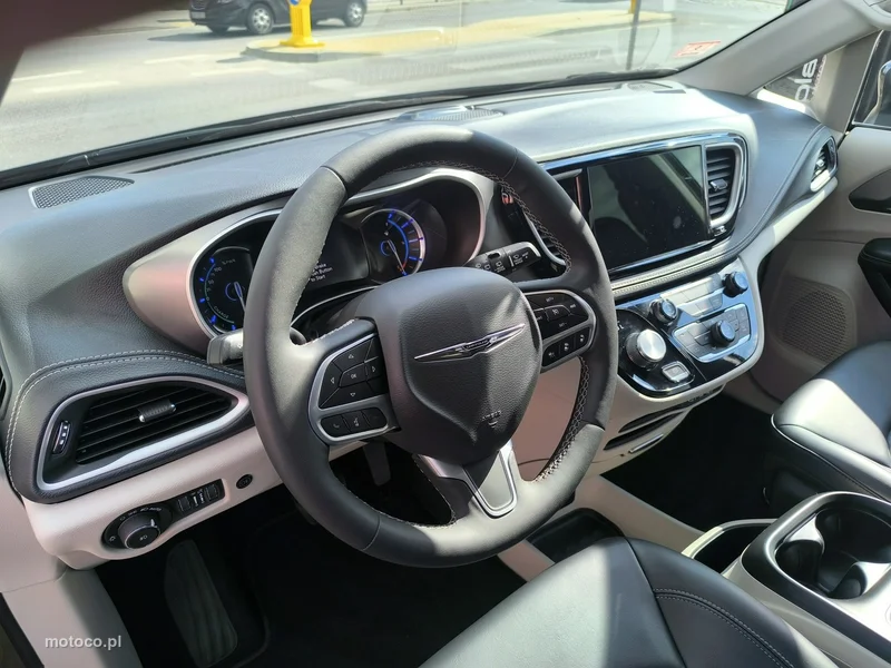 Chrysler Pacifica 15