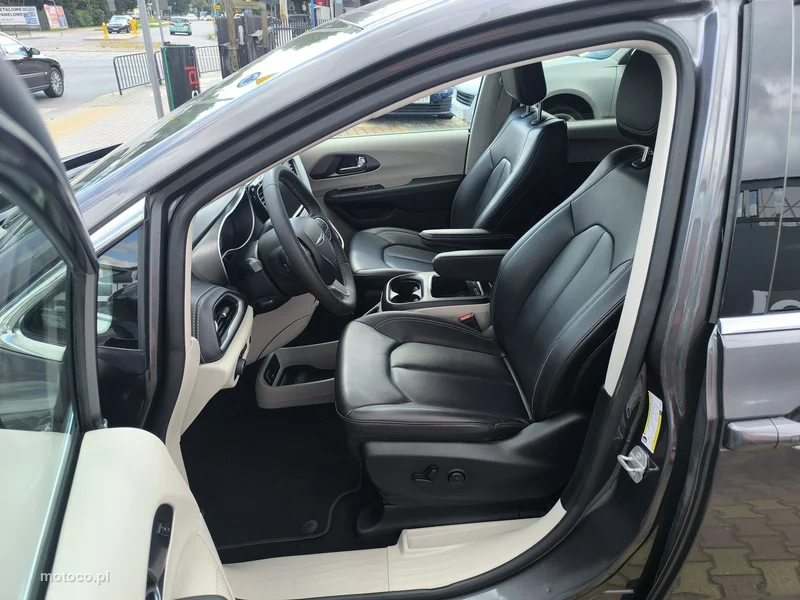 Chrysler Pacifica 20