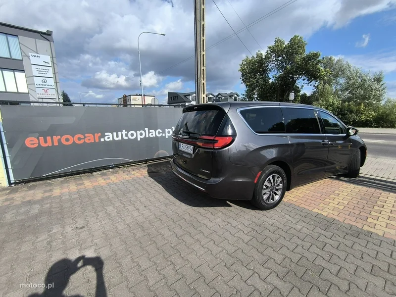 Chrysler Pacifica 3