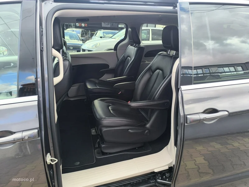 Chrysler Pacifica 21