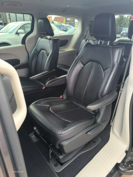 Chrysler Pacifica 22