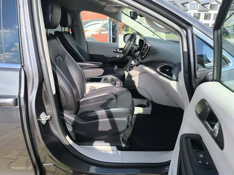 Chrysler Pacifica 26