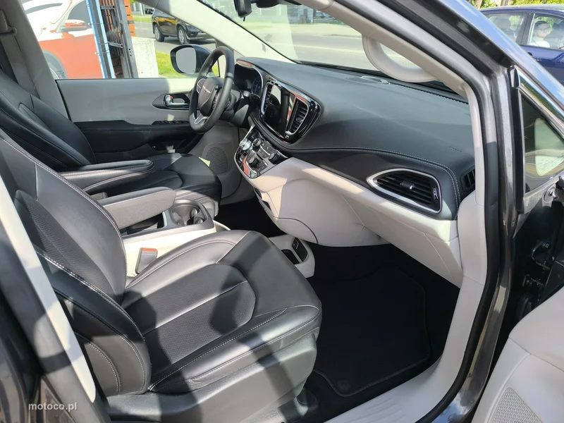 Chrysler Pacifica 28