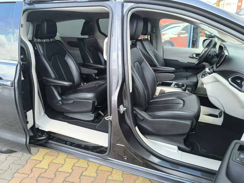 Chrysler Pacifica 31
