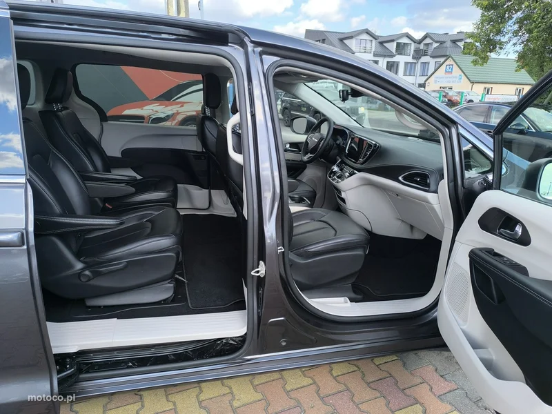Chrysler Pacifica 32