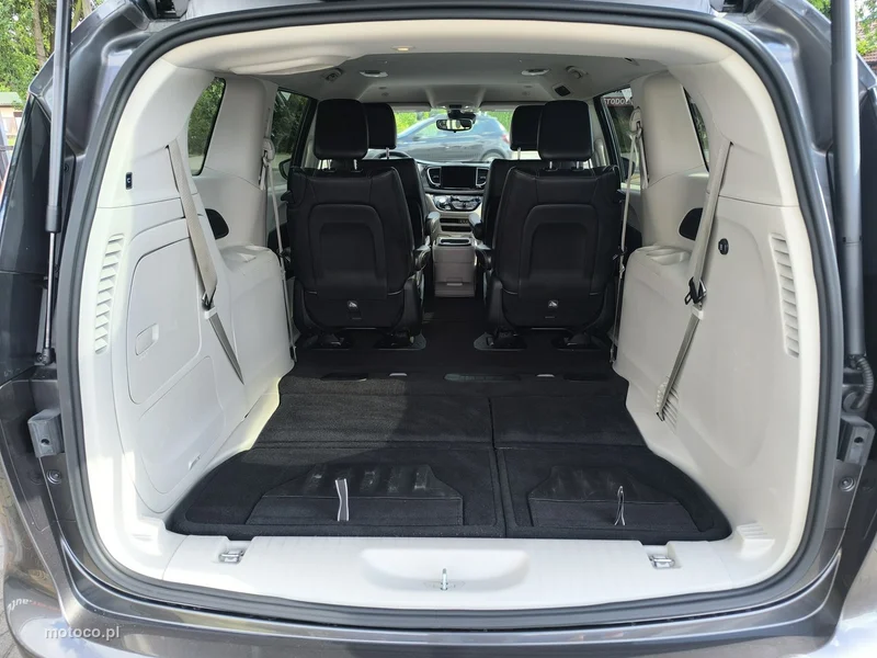 Chrysler Pacifica 37