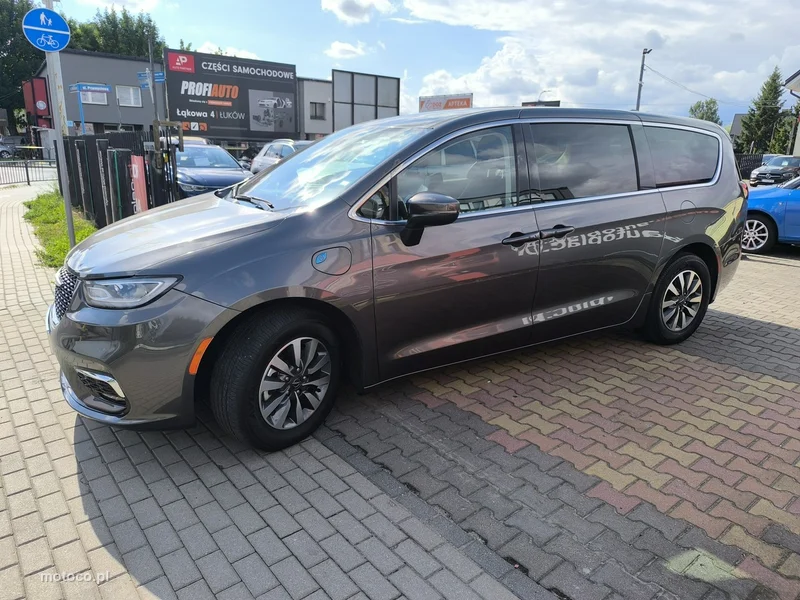 Chrysler Pacifica 8