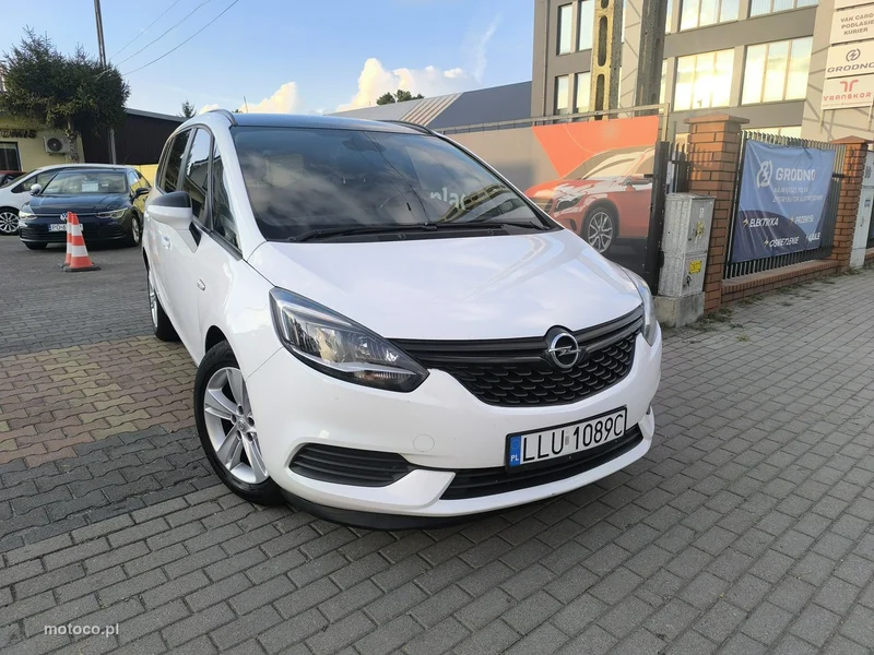 Opel Zafira C Tourer 12