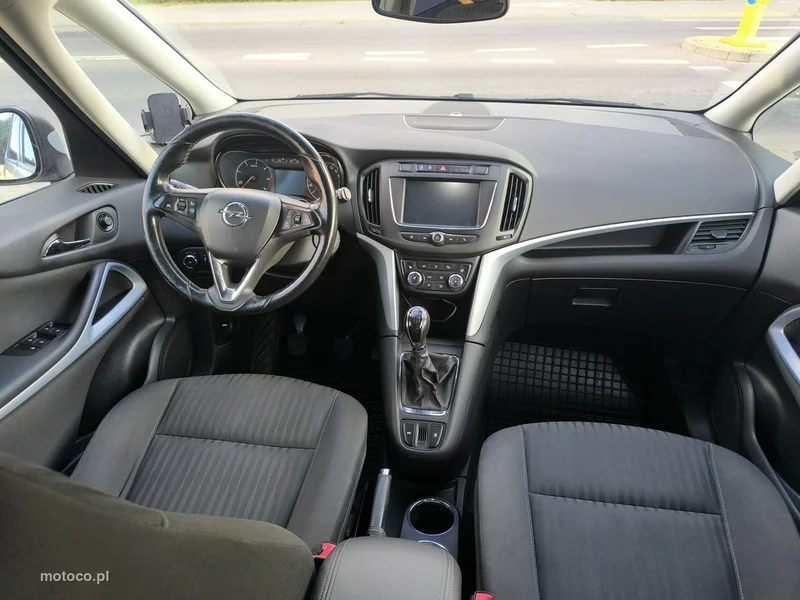 Opel Zafira C Tourer 17
