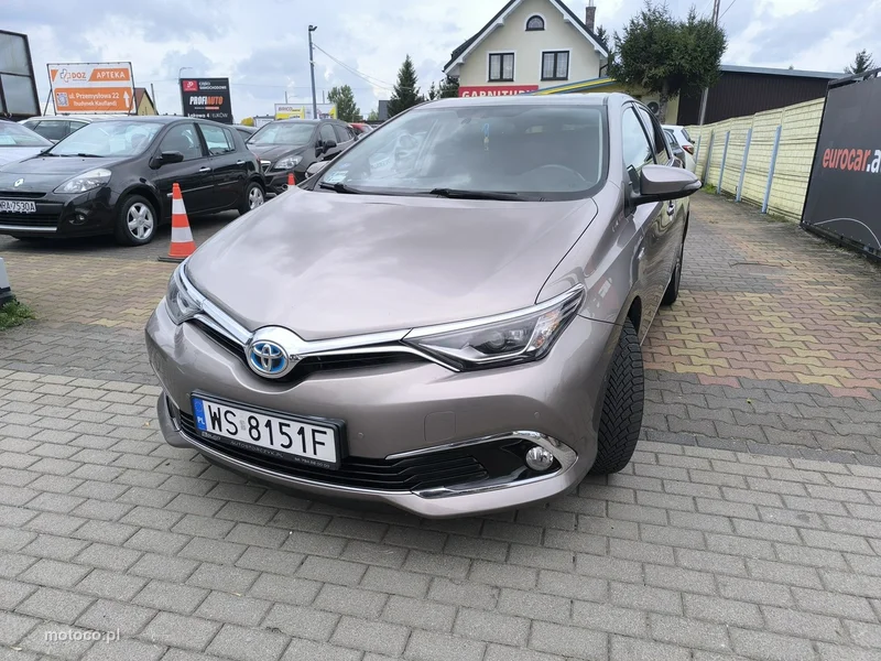 Toyota Auris E180 12