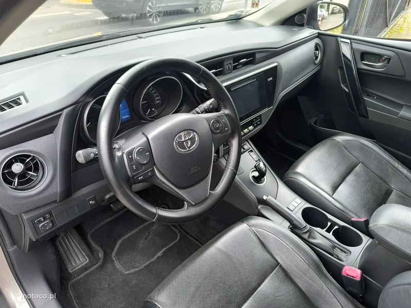 Toyota Auris E180 15
