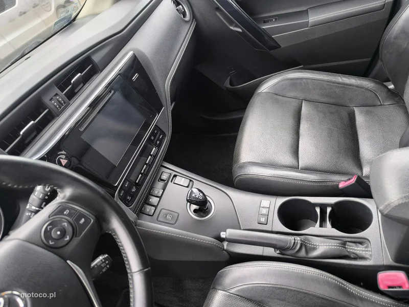 Toyota Auris E180 16