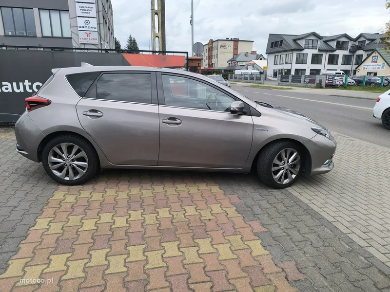 Toyota Auris E180 3