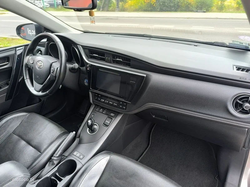 Toyota Auris E180 22