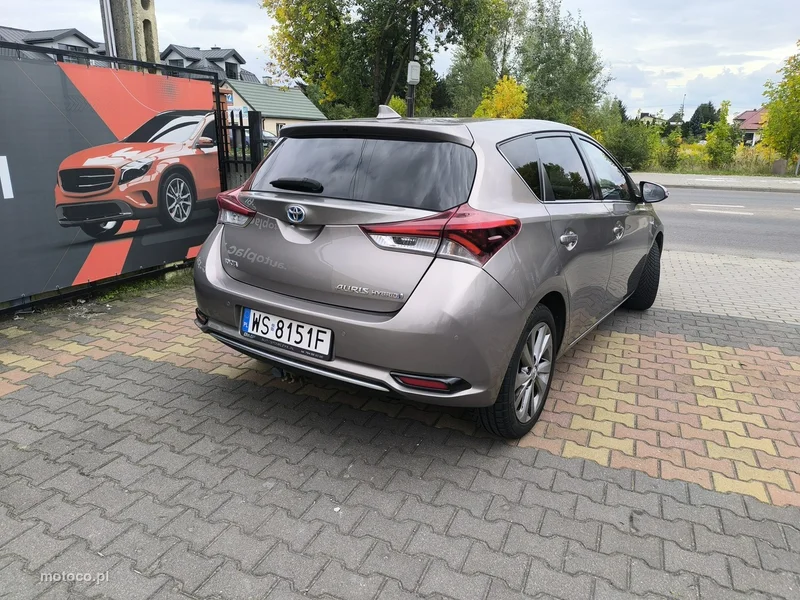 Toyota Auris E180 6
