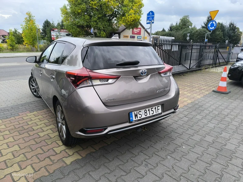 Toyota Auris E180 7