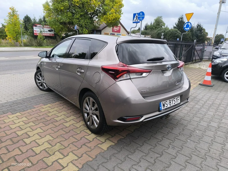 Toyota Auris E180 8