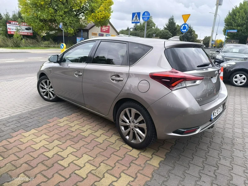 Toyota Auris E180 9