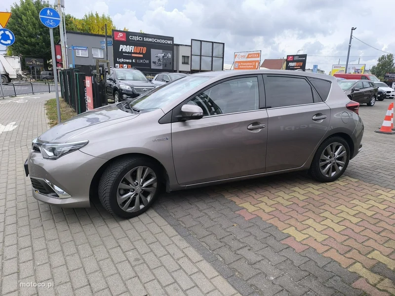 Toyota Auris E180 10