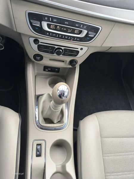 Renault Fluence 16