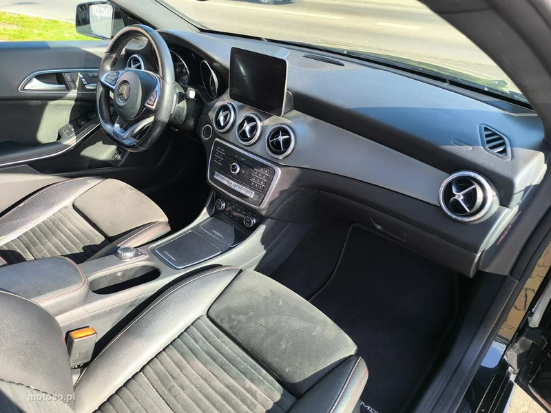 Mercedes-Benz CLA C117 CLA 220 19