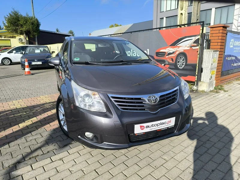 Toyota Avensis T27 11