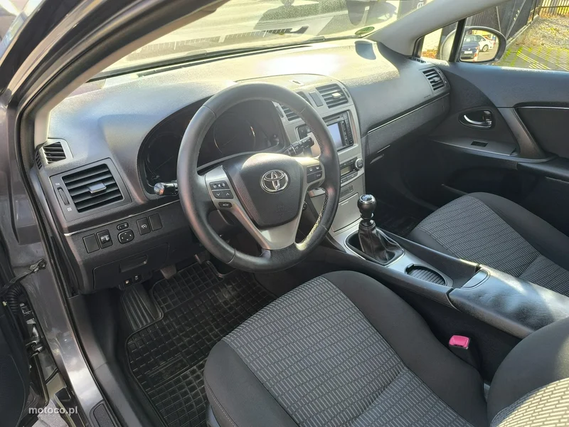 Toyota Avensis T27 13