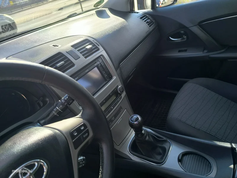 Toyota Avensis T27 14