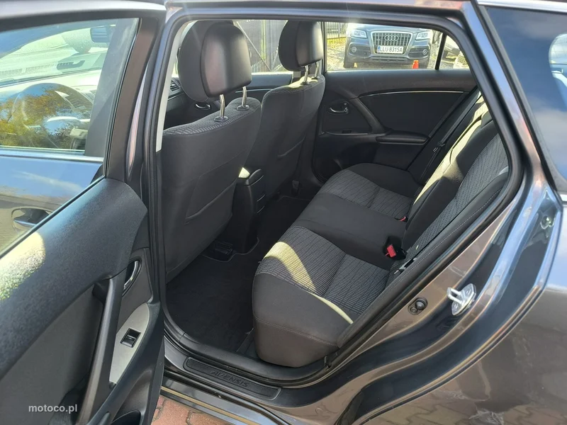 Toyota Avensis T27 16