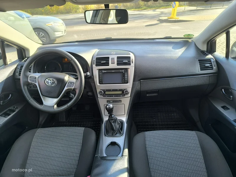 Toyota Avensis T27 17