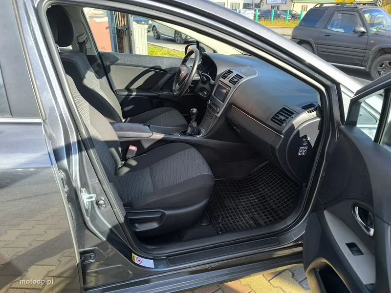 Toyota Avensis T27 18