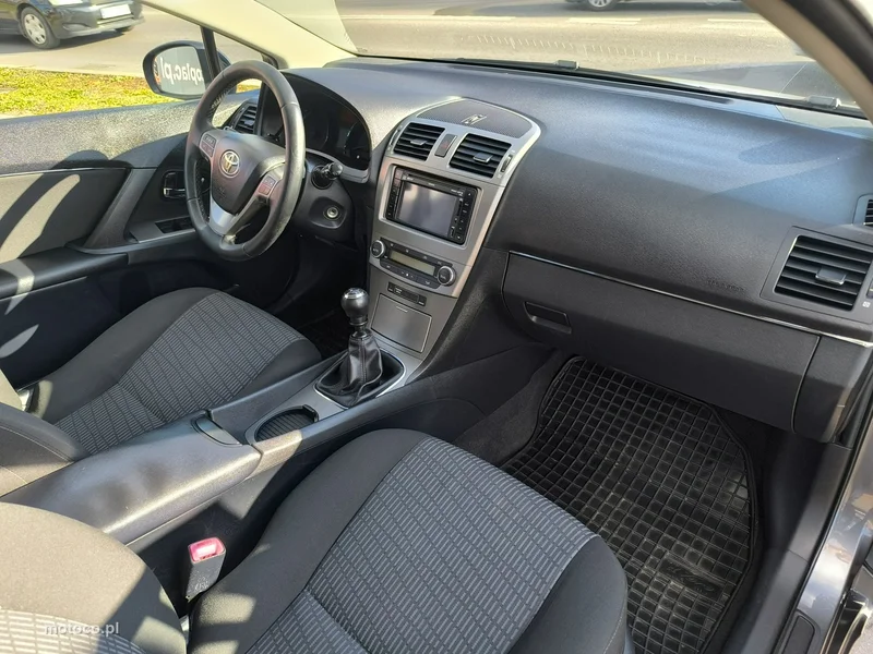 Toyota Avensis T27 19
