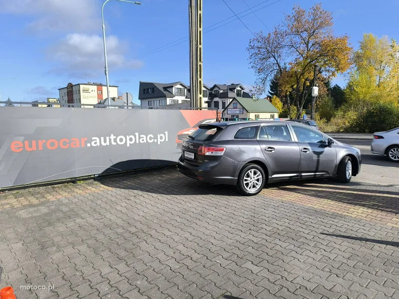 Toyota Avensis T27 3