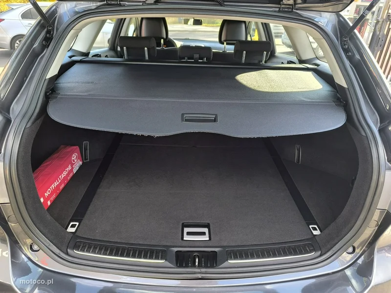 Toyota Avensis T27 23