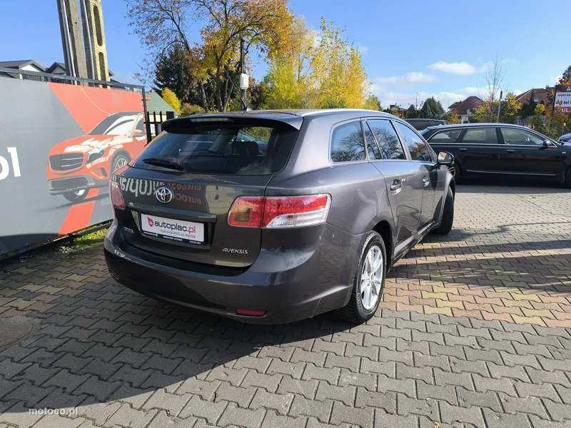Toyota Avensis T27 4