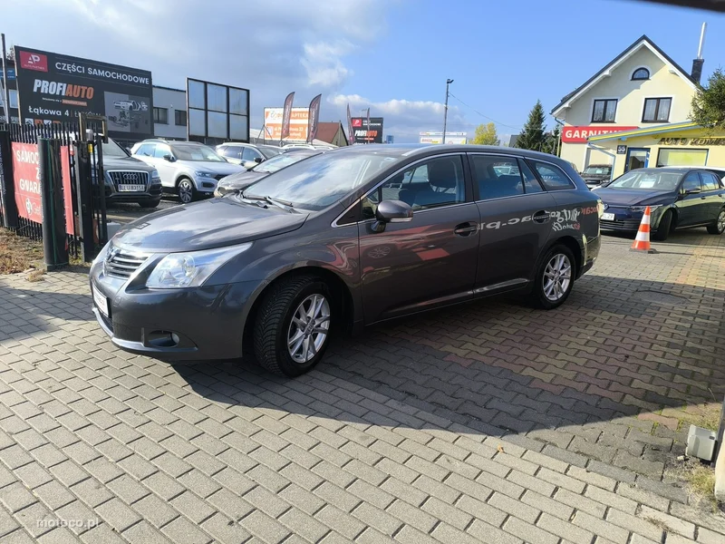 Toyota Avensis T27 8