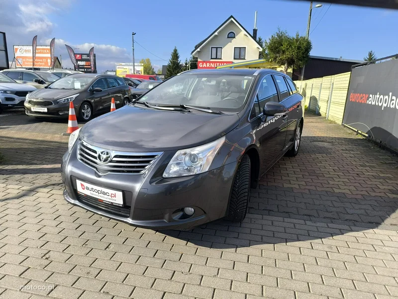 Toyota Avensis T27 9