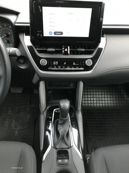 Toyota Corolla Cross 8