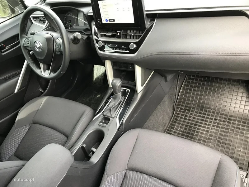 Toyota Corolla Cross 9
