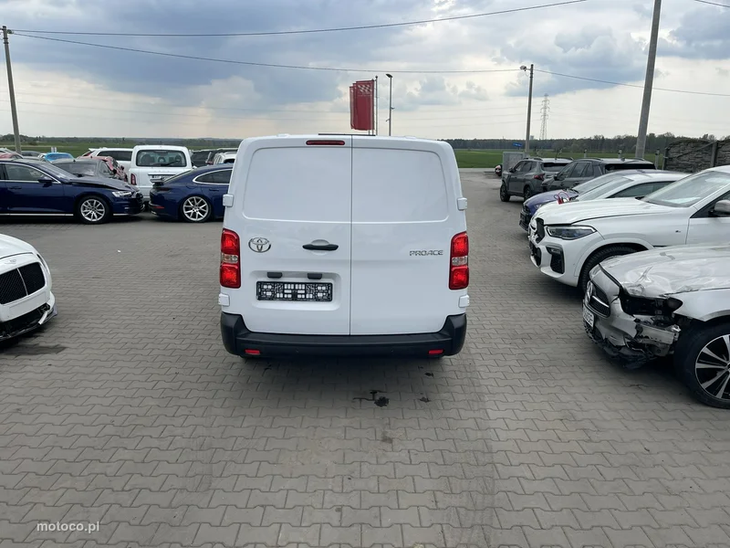 Toyota ProAce 6