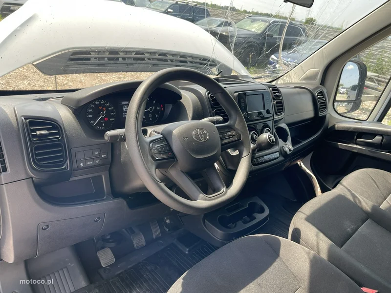Toyota ProAce 8
