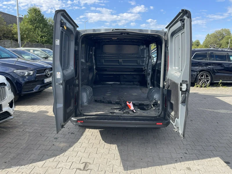 Renault Trafic 8