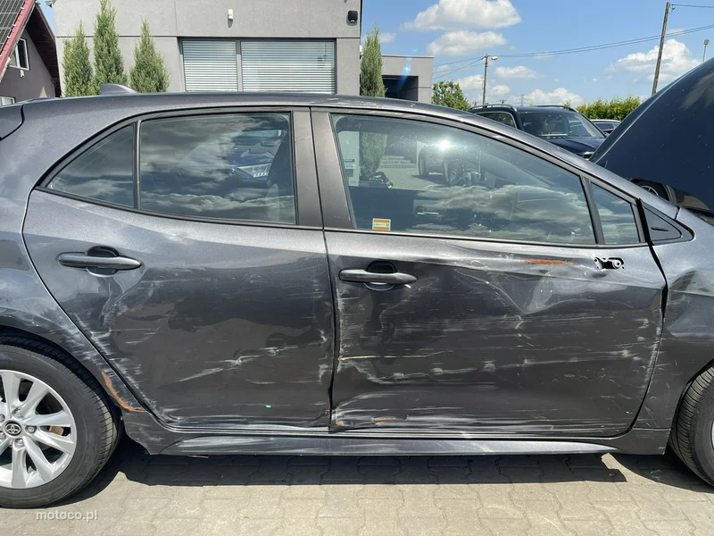 Toyota Corolla E210 5