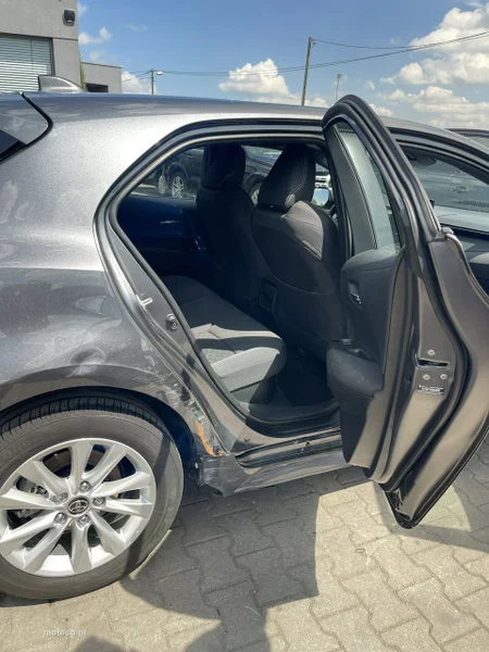 Toyota Corolla E210 6