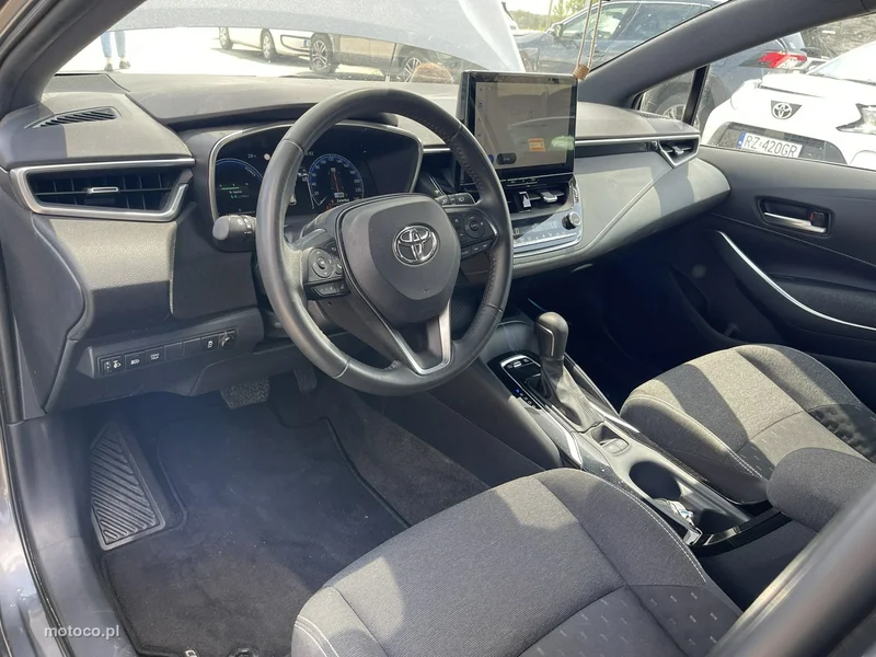 Toyota Corolla E210 10