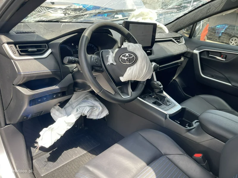 Toyota RAV 4 XA50 12